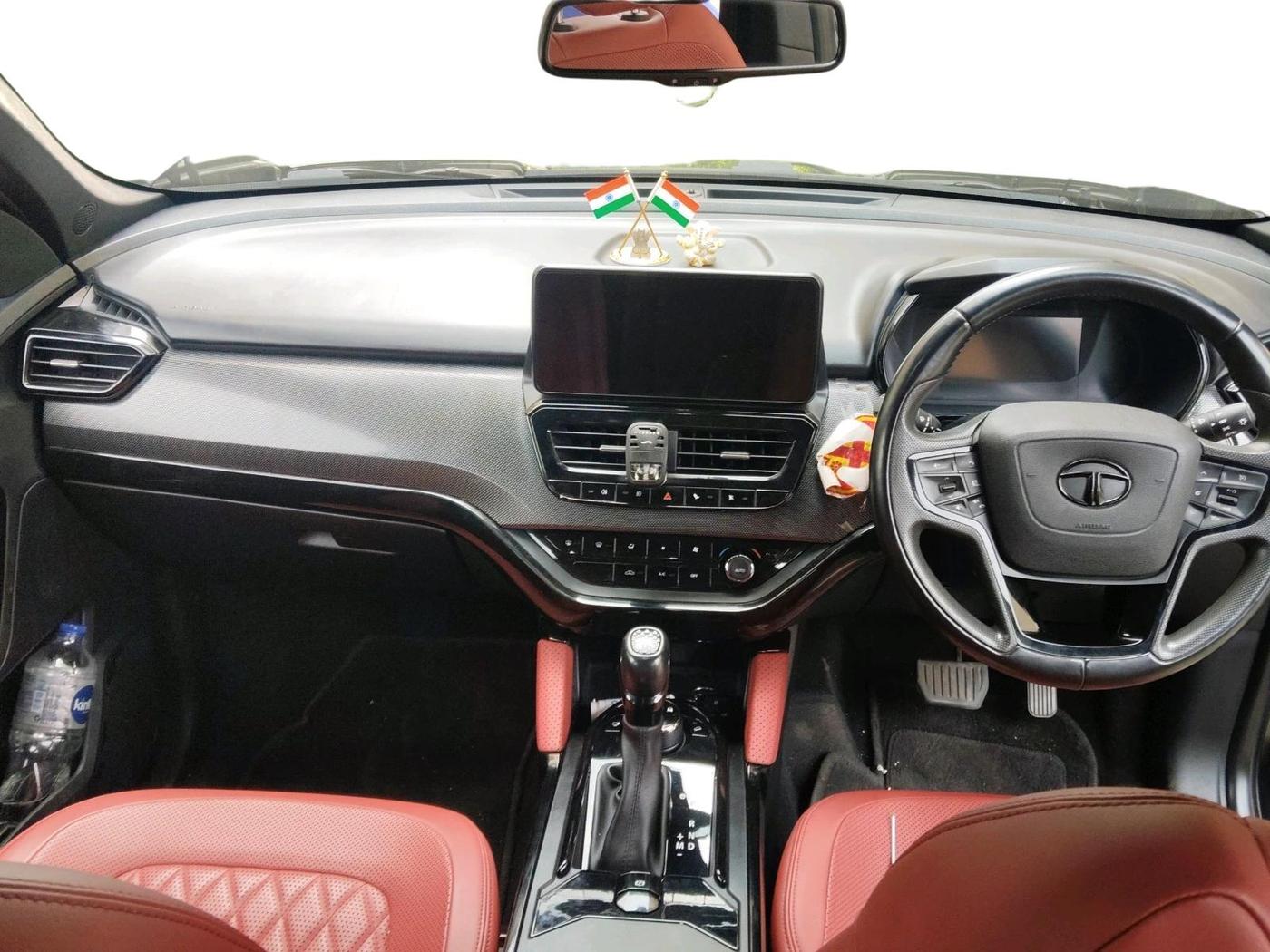 2023 Tata Safari XZA PLUS 2.0L RED DARK EDITION, Diesel, Automatic, 26,577 km, interior