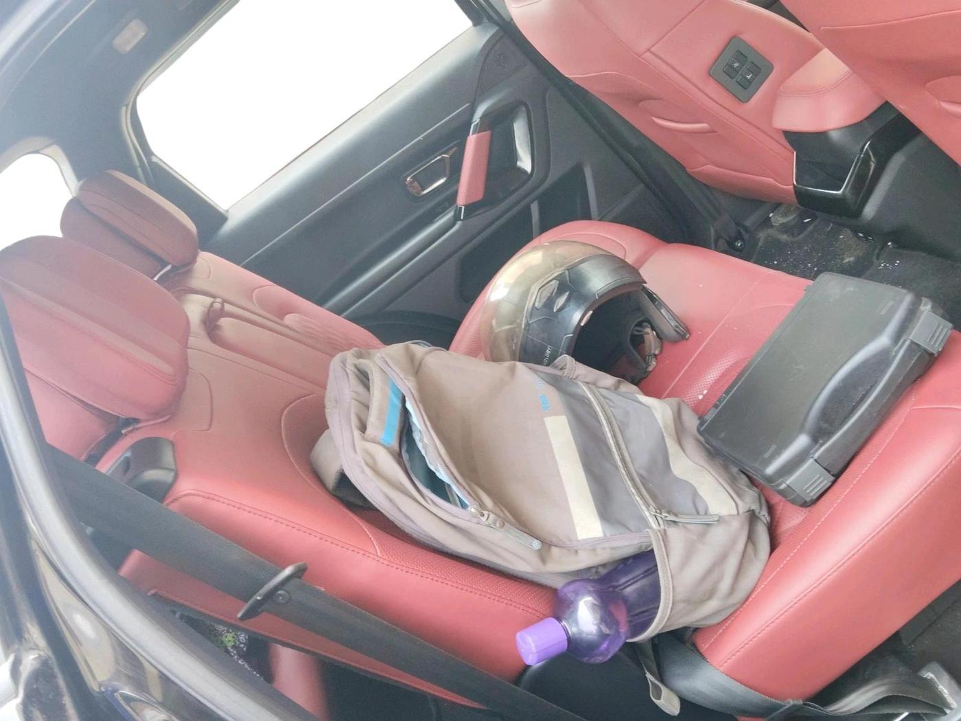 2023 Tata Safari XZA PLUS 2.0L RED DARK EDITION, Diesel, Automatic, 26,577 km, interior