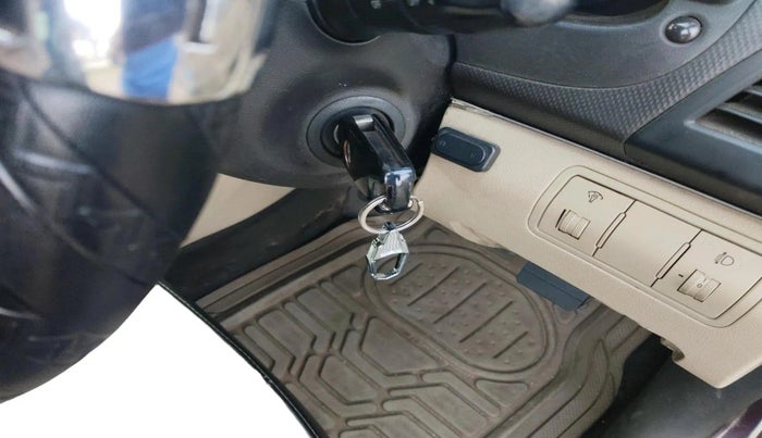 2011 Hyundai Verna FLUIDIC 1.6 CRDI SX, Diesel, Manual, 1,13,662 km, interior