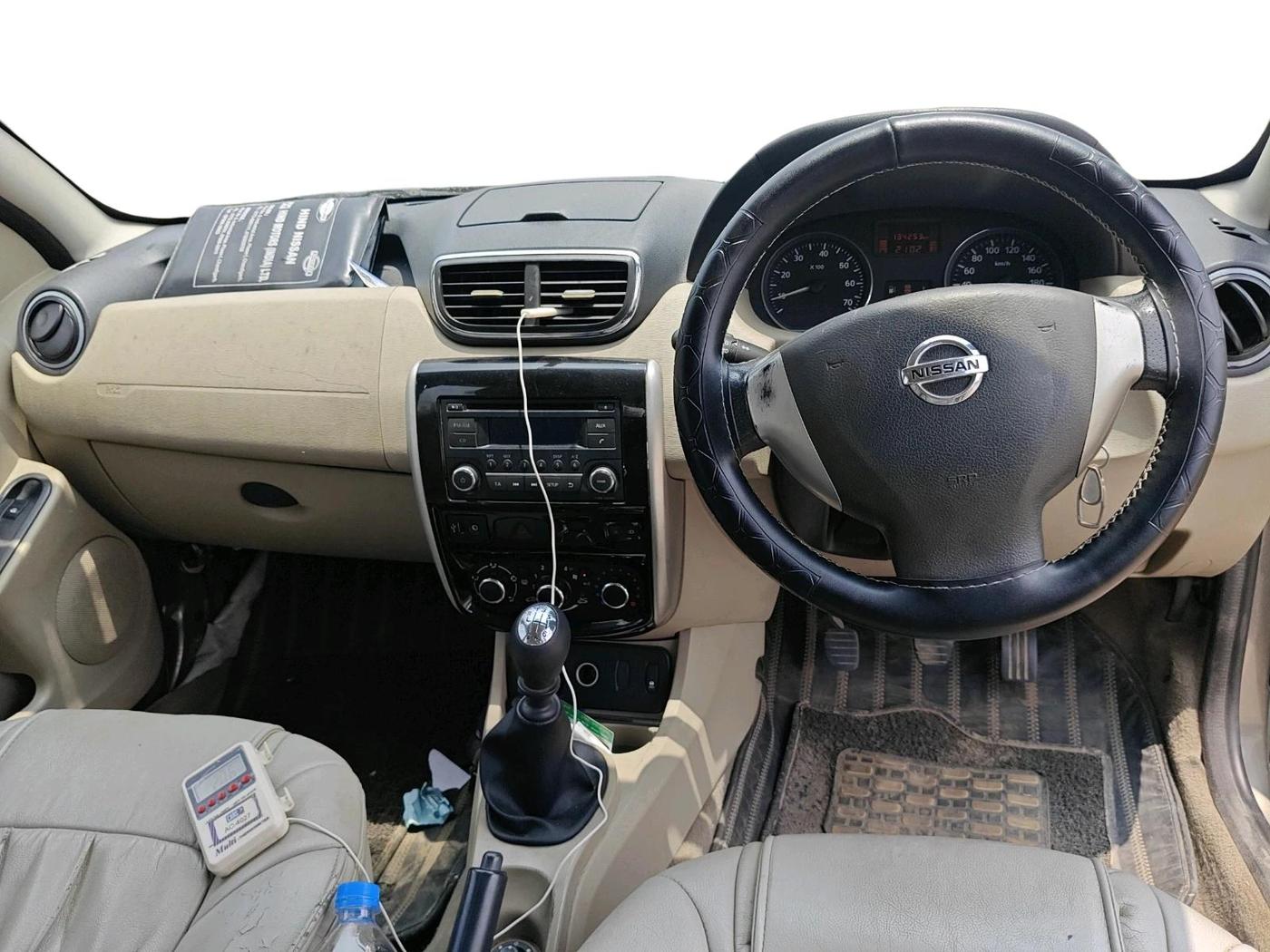 2015 Nissan Terrano XV D THP 110 PS, Diesel, Manual, 1,34,253 km, interior