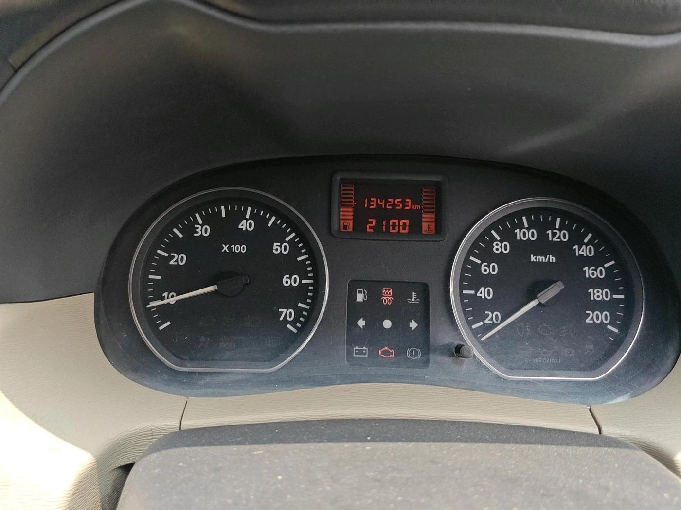 2015 Nissan Terrano XV D THP 110 PS, Diesel, Manual, 1,34,253 km, interior