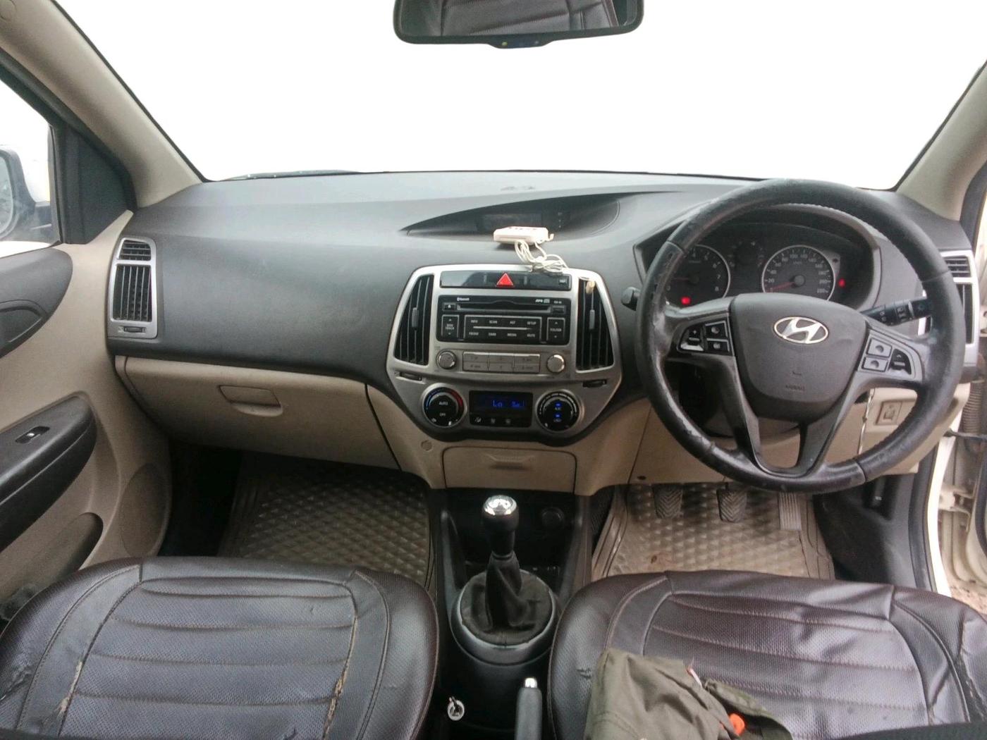 2013 Hyundai i20 SPORTZ 1.2, Petrol, Manual, 1,43,044 km, interior