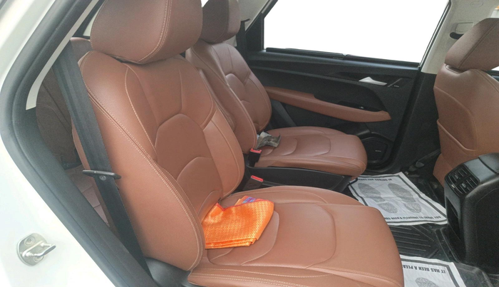 2021 MG HECTOR PLUS SHARP 1.5 PETROL TURBO HYBRID MT 6-STR, Petrol, Manual, 1,46,941 km, interior
