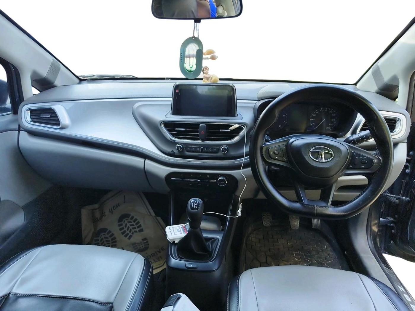 2020 Tata ALTROZ XT PETROL, Petrol, Manual, 1,06,247 km, interior