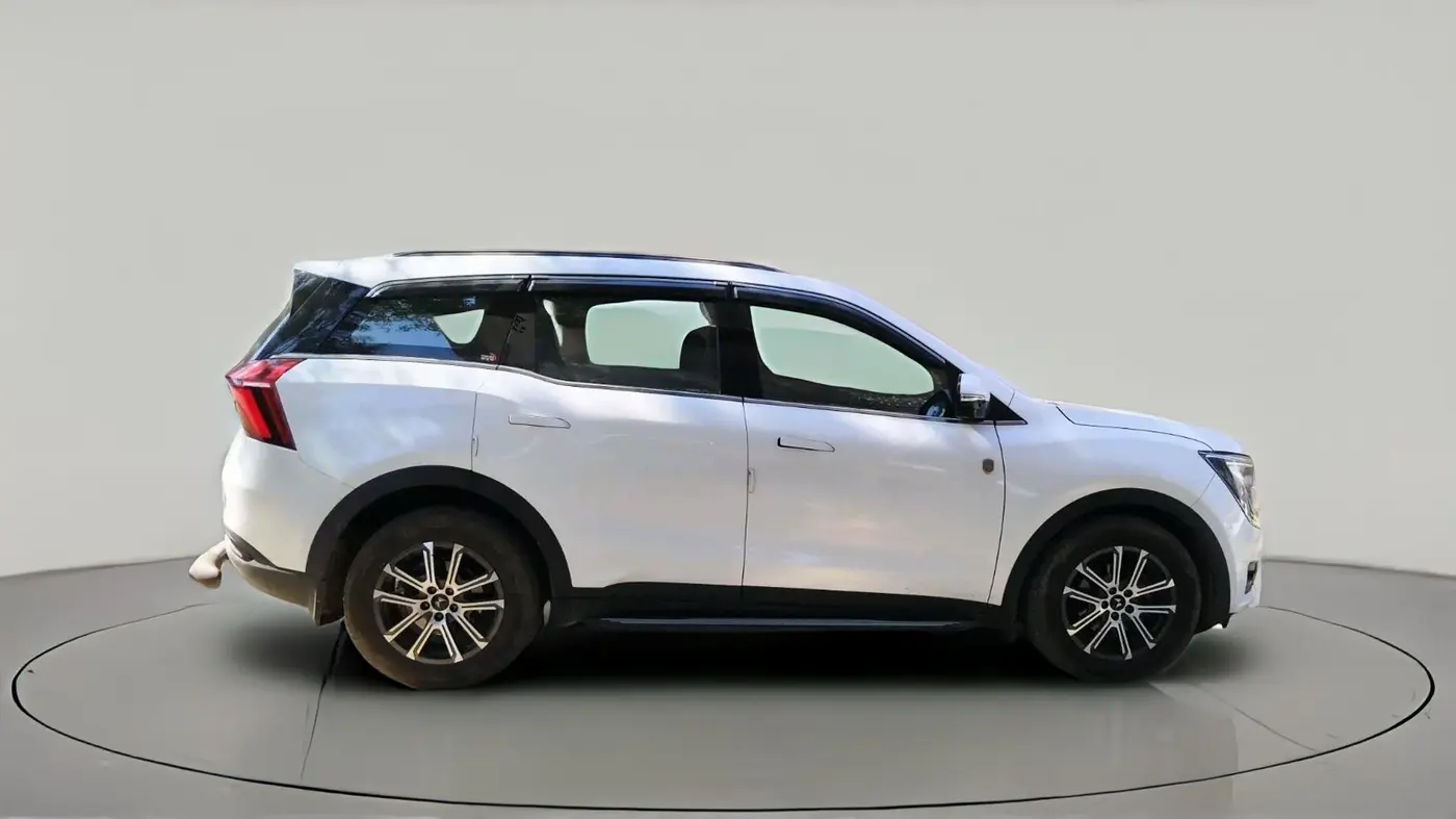 2024 Mahindra XUV700 AX7 Luxury Pack Diesel MT 7 STR, Diesel, Manual, 30,423 km, exterior