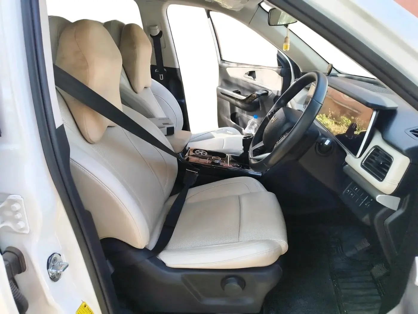 2024 Mahindra XUV700 AX7 Luxury Pack Diesel MT 7 STR, Diesel, Manual, 30,423 km, interior