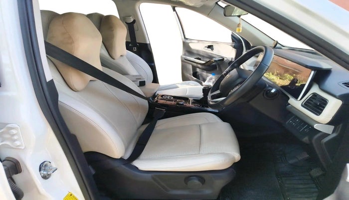 2024 Mahindra XUV700 AX7 Luxury Pack Diesel MT 7 STR, Diesel, Manual, 30,423 km, interior