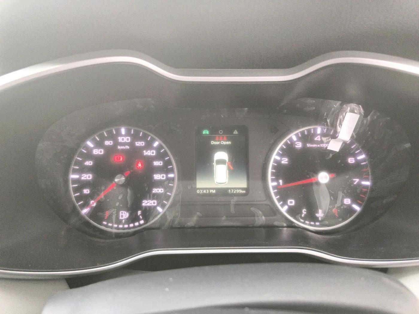 2024 MG ASTOR Sprint 1.5 MT (Ivory), Petrol, Manual, 17,299 km, interior