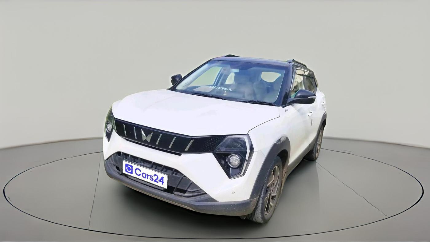 2025 Mahindra XUV 3XO AX7 1.2 TGDi, Petrol, Manual, 17,813 km, exterior