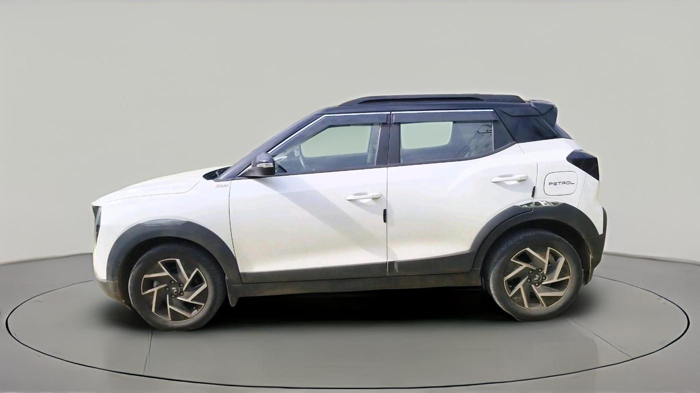 2025 Mahindra XUV 3XO AX7 1.2 TGDi, Petrol, Manual, 17,813 km, exterior