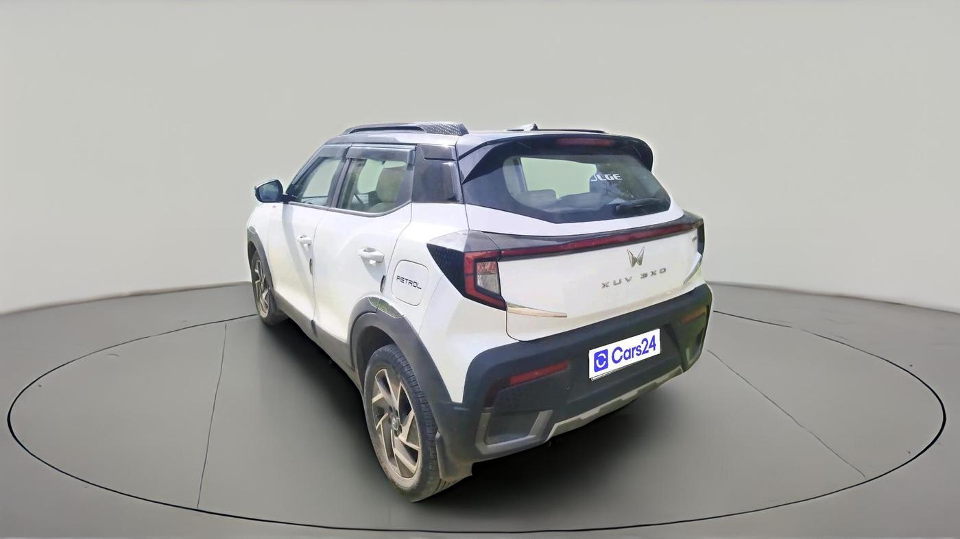 2025 Mahindra XUV 3XO AX7 1.2 TGDi, Petrol, Manual, 17,813 km, exterior