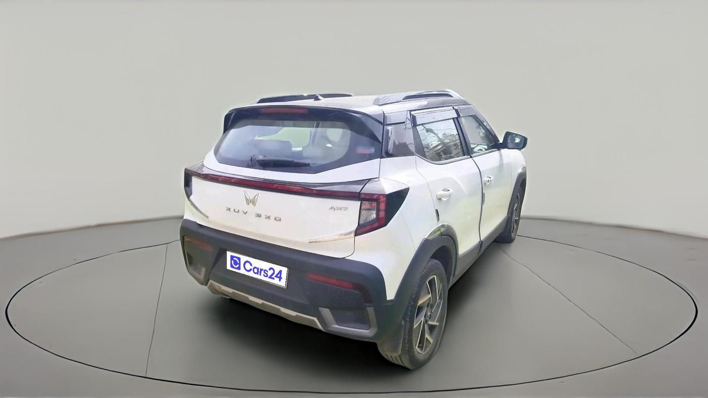 2025 Mahindra XUV 3XO AX7 1.2 TGDi, Petrol, Manual, 17,813 km, exterior