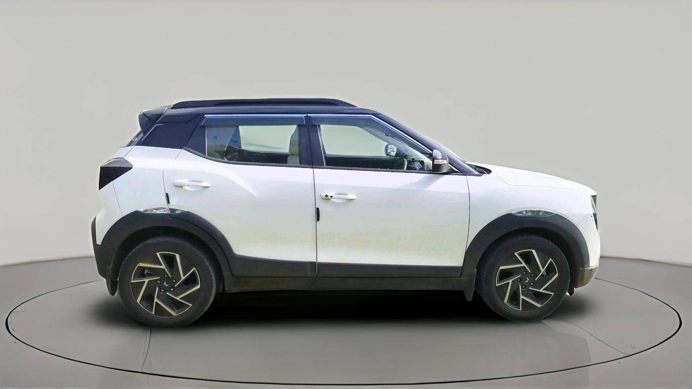 2025 Mahindra XUV 3XO AX7 1.2 TGDi, Petrol, Manual, 17,813 km, exterior