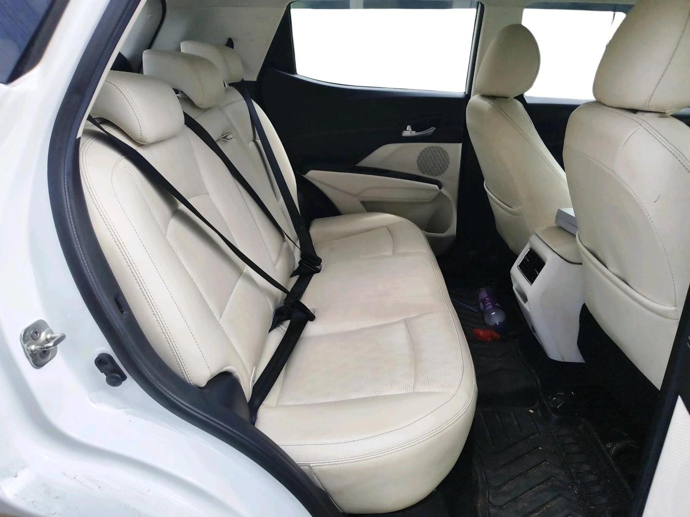 2025 Mahindra XUV 3XO AX7 1.2 TGDi, Petrol, Manual, 17,813 km, interior