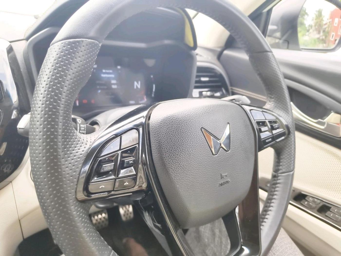 2025 Mahindra XUV 3XO AX7 1.2 TGDi, Petrol, Manual, 17,813 km, interior