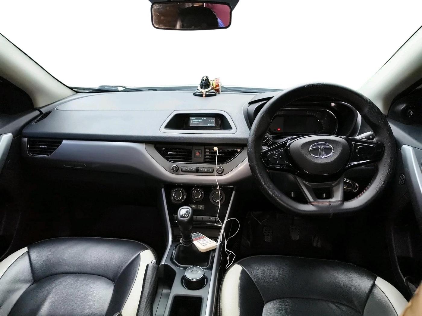 2022 Tata NEXON XM SUNROOF PETROL, Petrol, Manual, 40,424 km, interior