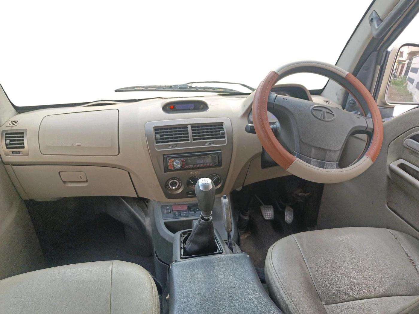 2011 Tata Venture GX 7 STR, Diesel, Manual, 67,669 km, interior