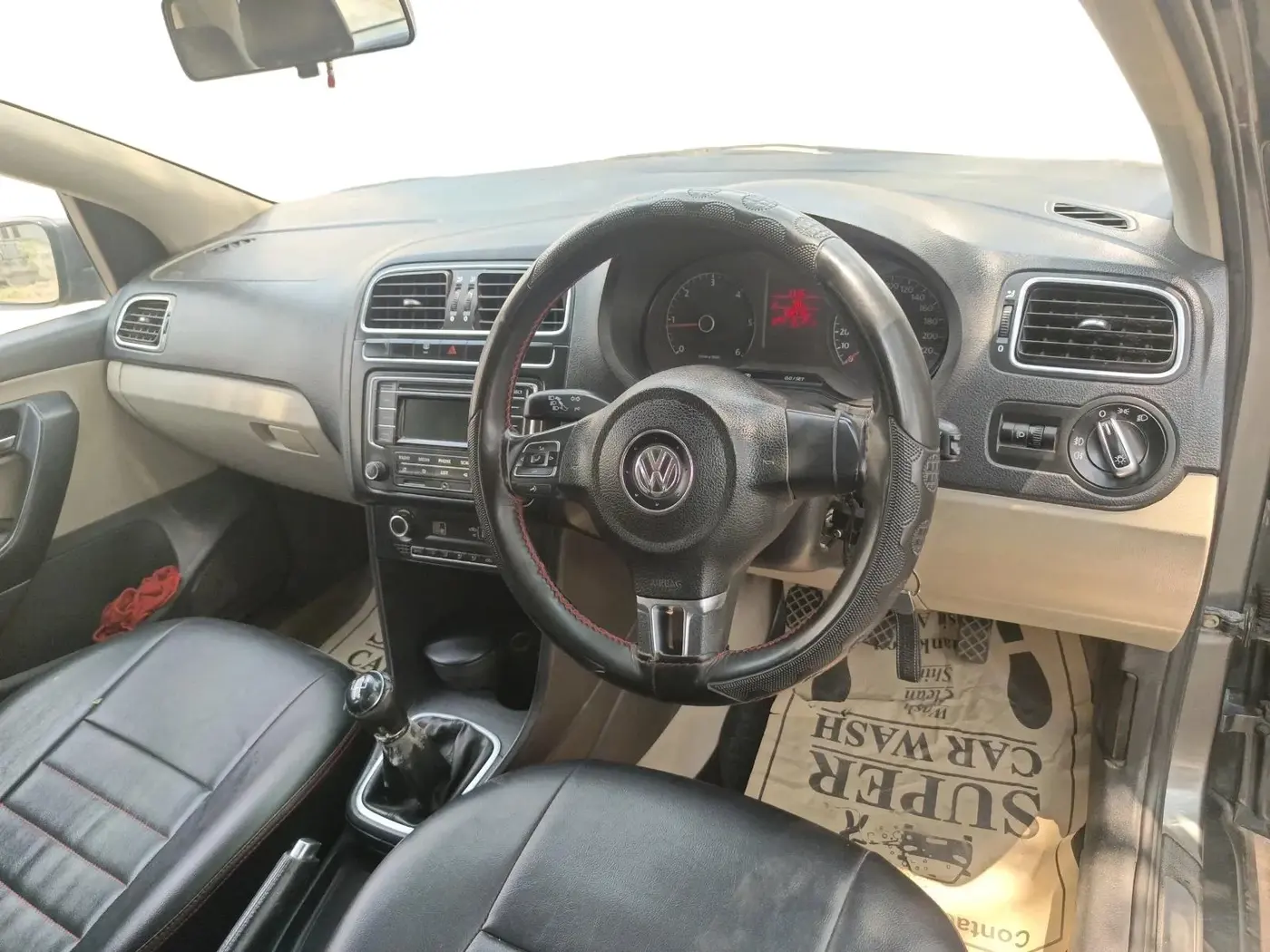 2013 Volkswagen Polo HIGHLINE DIESEL, Diesel, Manual, 1,38,476 km, interior