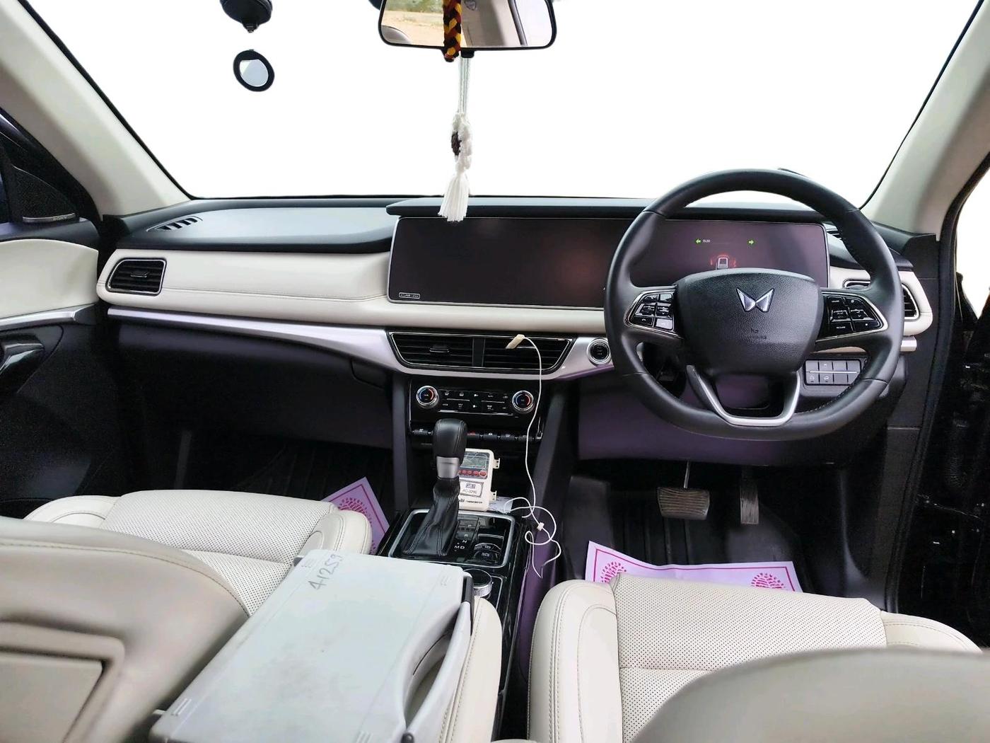 2024 Mahindra XUV700 AX 7 LUXURY D AT 7 STR, Diesel, Automatic, 68,568 km, interior