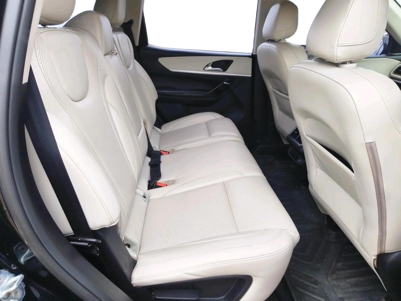 2024 Mahindra XUV700 AX 7 LUXURY D AT 7 STR, Diesel, Automatic, 68,568 km, interior