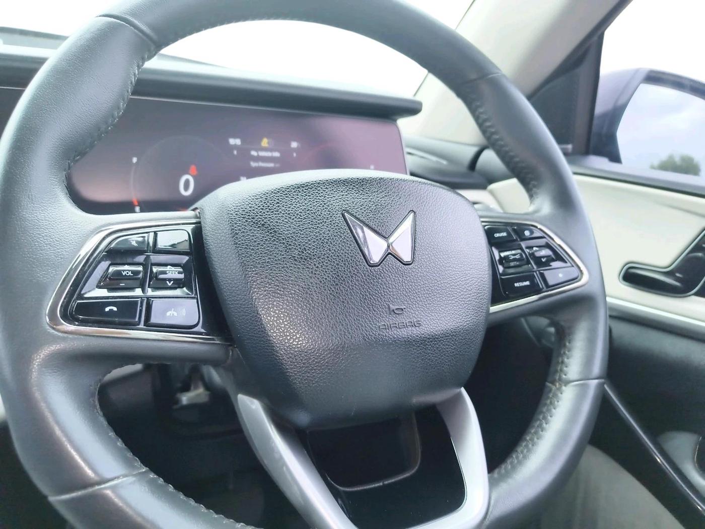 2024 Mahindra XUV700 AX 7 LUXURY D AT 7 STR, Diesel, Automatic, 68,568 km, interior