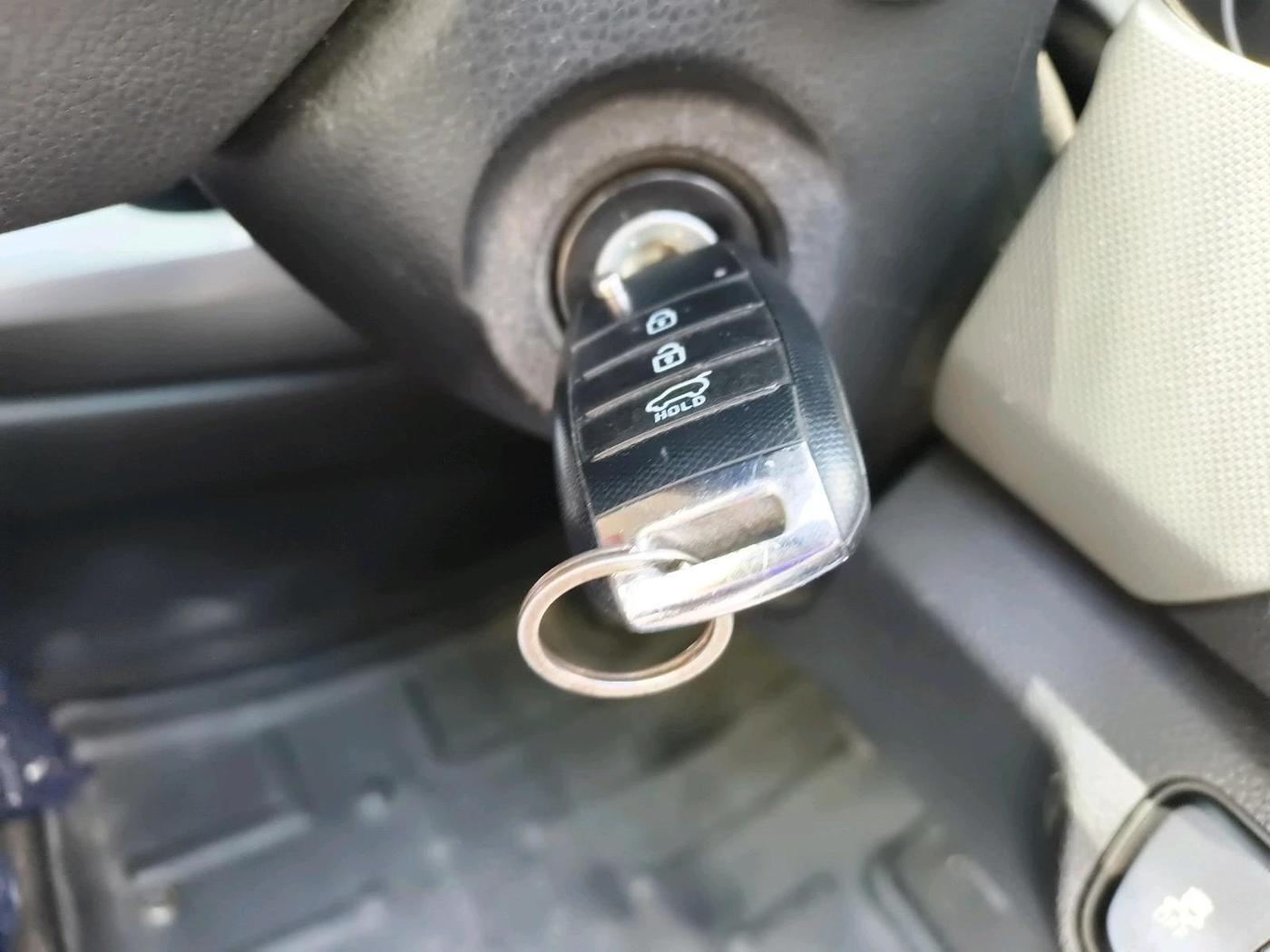 2022 KIA SELTOS HTK 1.5 PETROL, Petrol, Manual, 31,998 km, interior