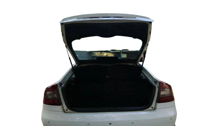 2010 Skoda Laura AMBIENTE 1.9 TDI MT, Diesel, Manual, 1,95,268 km, exterior