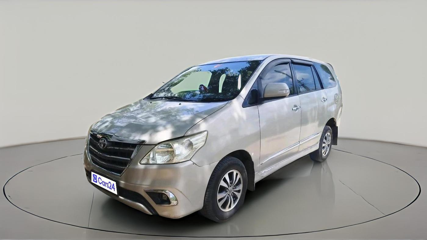 2015 Toyota Innova 2.5 VX 8 STR, Diesel, Manual, 2,03,871 km, exterior