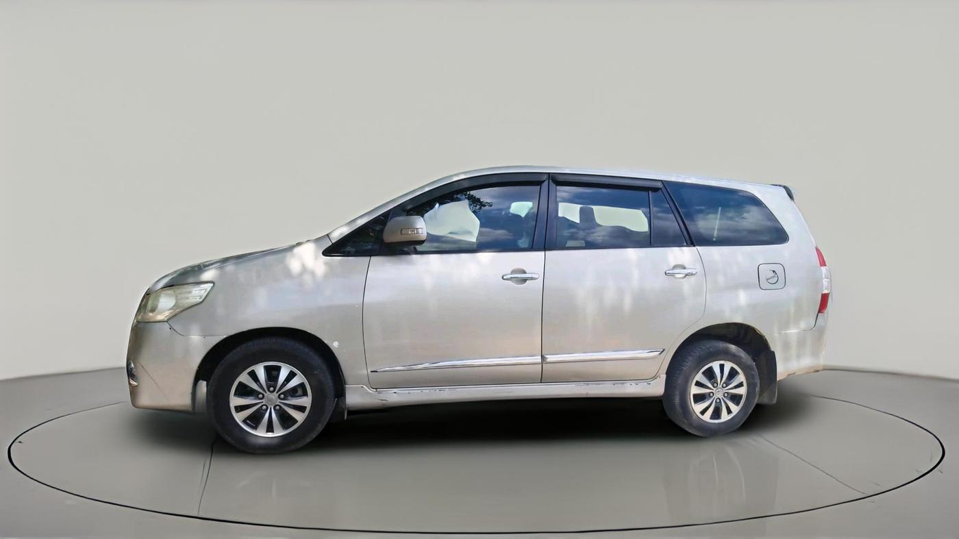 2015 Toyota Innova 2.5 VX 8 STR, Diesel, Manual, 2,03,871 km, exterior