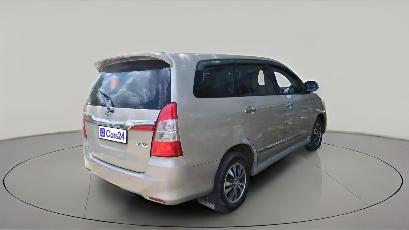 2015 Toyota Innova 2.5 VX 8 STR, Diesel, Manual, 2,03,871 km, exterior