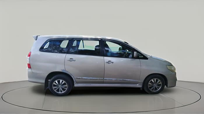 2015 Toyota Innova 2.5 VX 8 STR, Diesel, Manual, 2,03,871 km, exterior