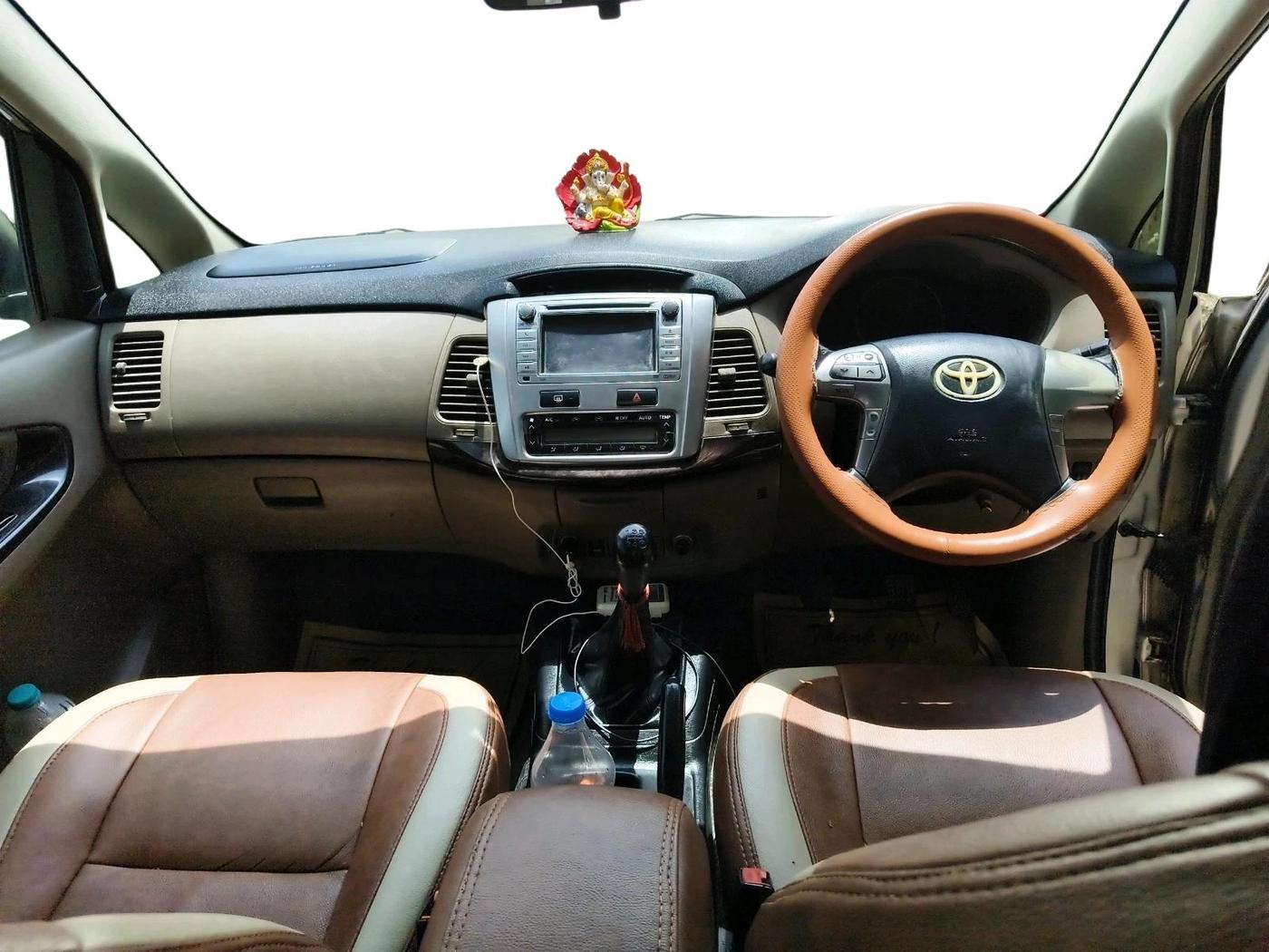 2015 Toyota Innova 2.5 VX 8 STR, Diesel, Manual, 2,03,871 km, interior