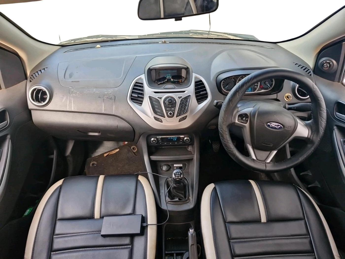 2015 Ford Figo TITANIUM 1.2 PETROL, Petrol, Manual, 1,13,183 km, interior