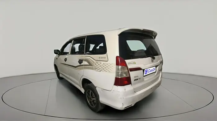 2013 Toyota Innova 2.5 GX 8 STR, Diesel, Manual, 1,36,370 km, exterior