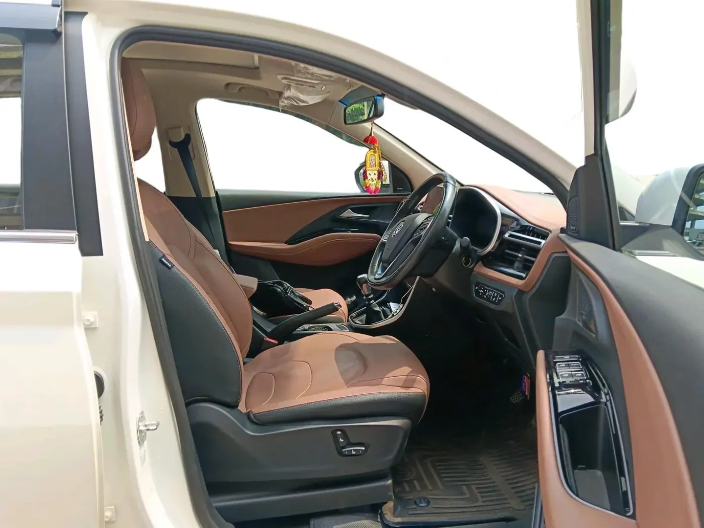 2023 MG HECTOR PLUS SHARP PRO 2.0 TURBO DIESEL 7 STR, Diesel, Manual, 17,238 km, interior