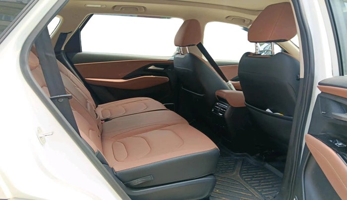 2023 MG HECTOR PLUS SHARP PRO 2.0 TURBO DIESEL 7 STR, Diesel, Manual, 17,238 km, interior