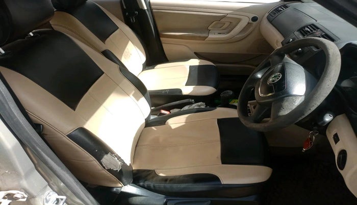 2011 Skoda Fabia ACTIVE 1.2 MPI, Petrol, Manual, 1,49,308 km, interior