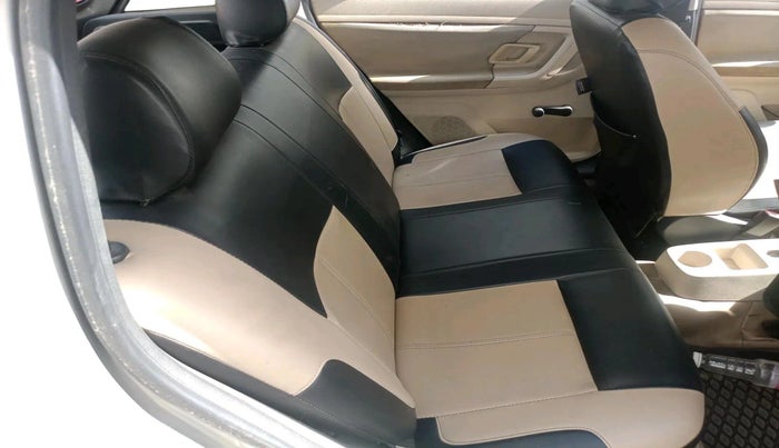 2011 Skoda Fabia ACTIVE 1.2 MPI, Petrol, Manual, 1,49,308 km, interior