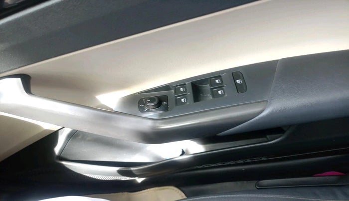 2023 Skoda SLAVIA STYLE 1.0L TSI AT, Petrol, Automatic, 1,20,965 km, interior