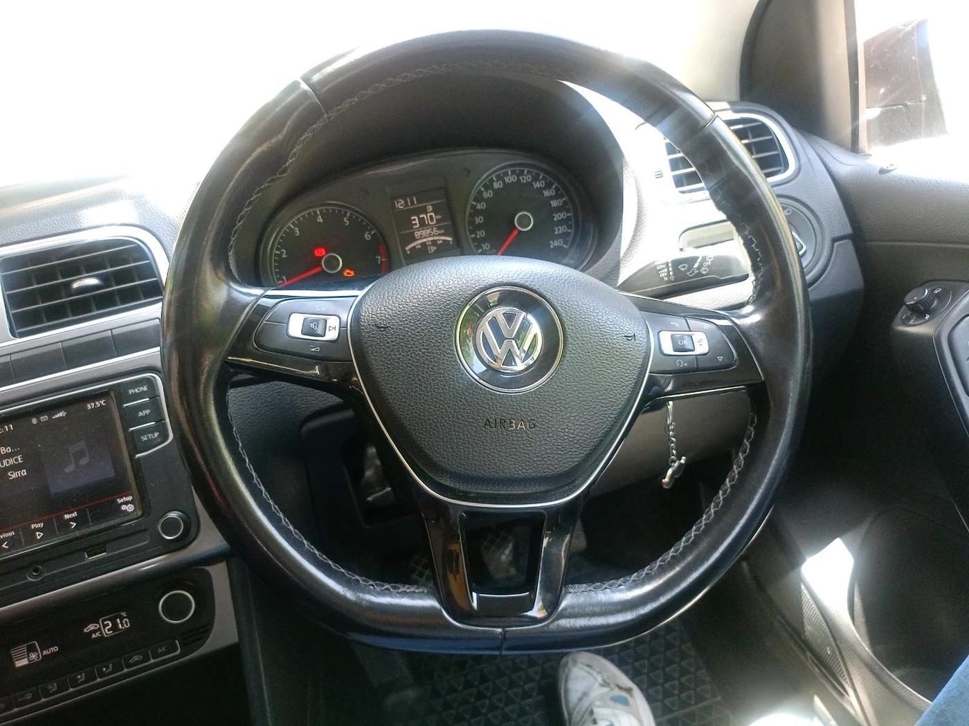 2017 Volkswagen Polo HIGHLINE PLUS 1.2(16 ALLOY, Petrol, Manual, 89,856 km, interior