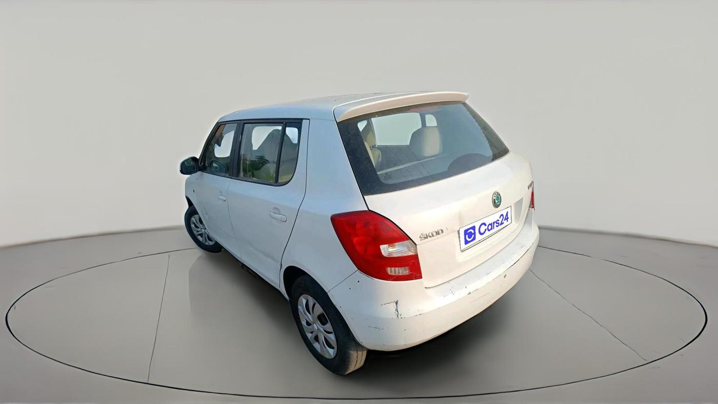 2013 Skoda Fabia AMBITION PLUS 1.2 MPI, Petrol, Manual, 1,15,959 km, exterior
