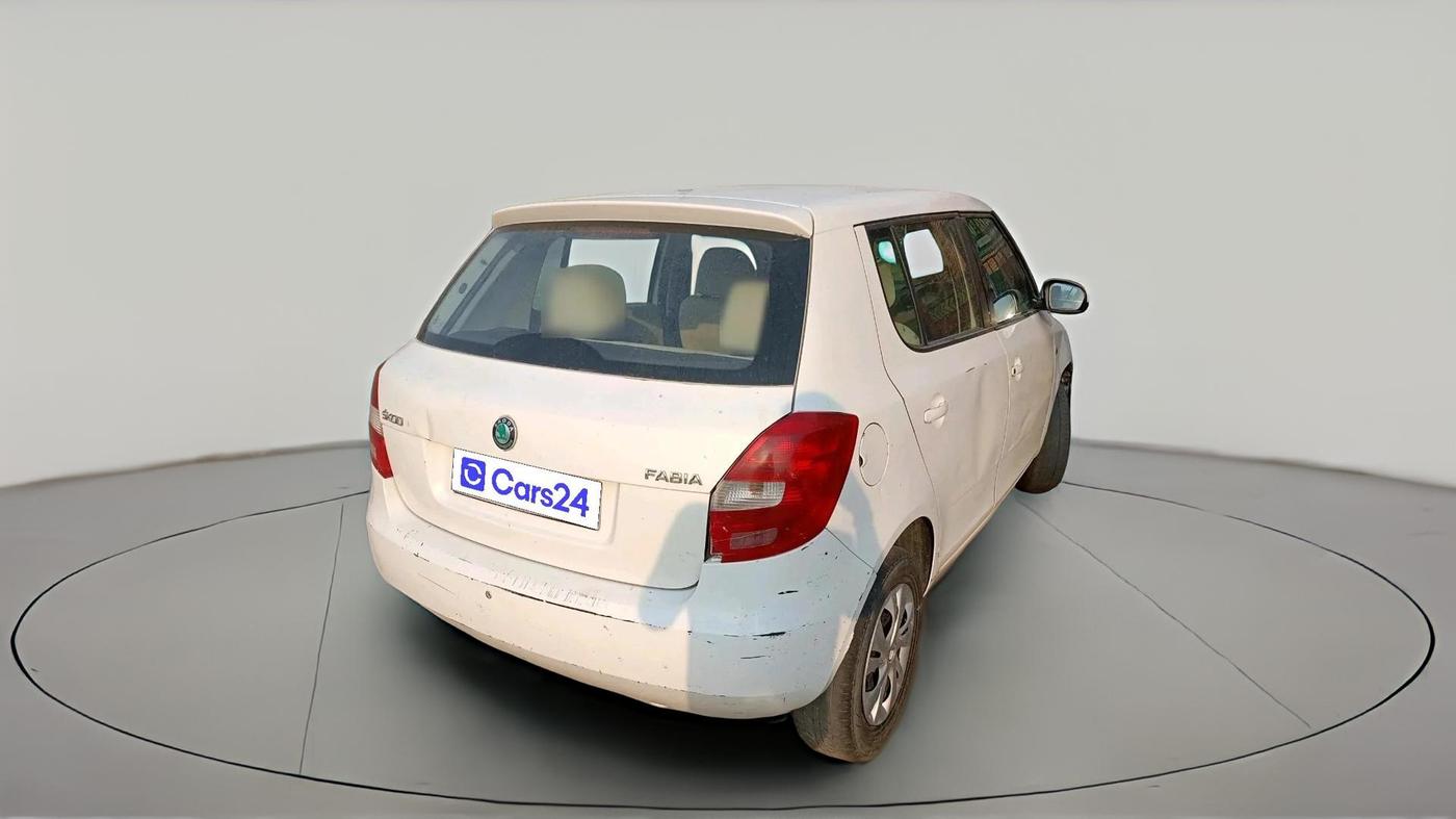 2013 Skoda Fabia AMBITION PLUS 1.2 MPI, Petrol, Manual, 1,15,959 km, exterior