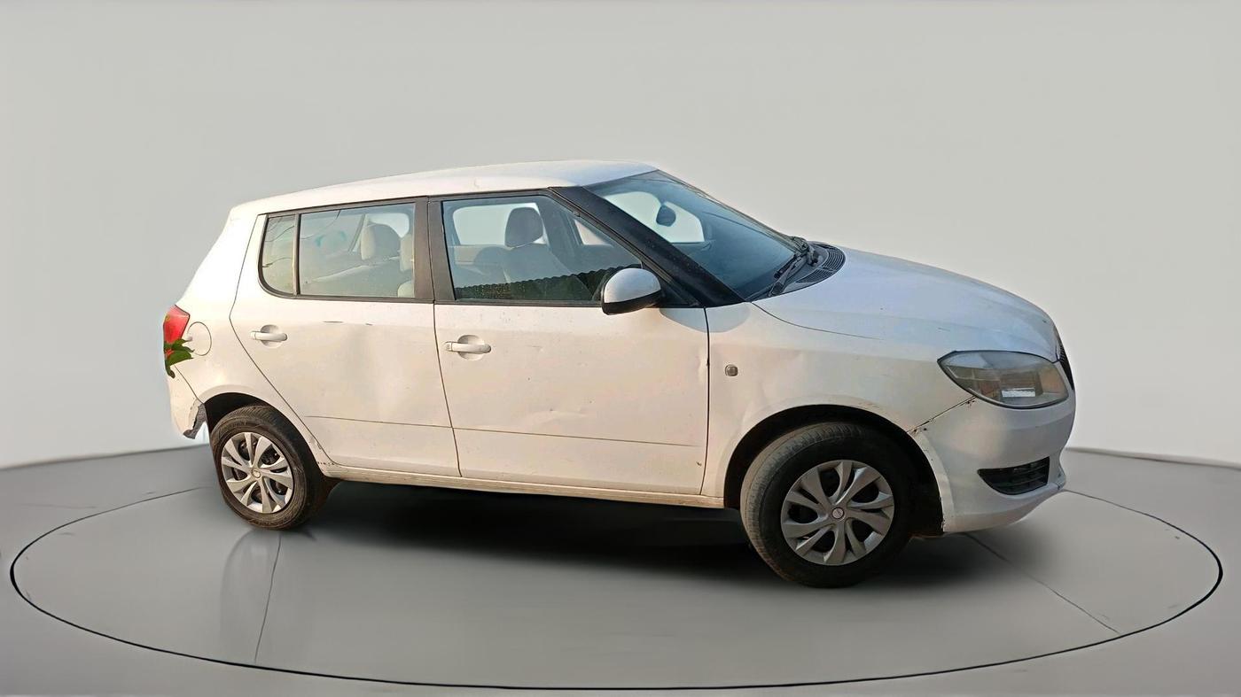 2013 Skoda Fabia AMBITION PLUS 1.2 MPI, Petrol, Manual, 1,15,959 km, exterior