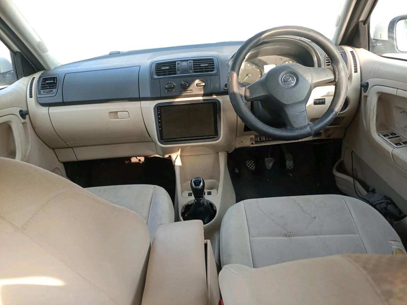 2013 Skoda Fabia AMBITION PLUS 1.2 MPI, Petrol, Manual, 1,15,959 km, interior