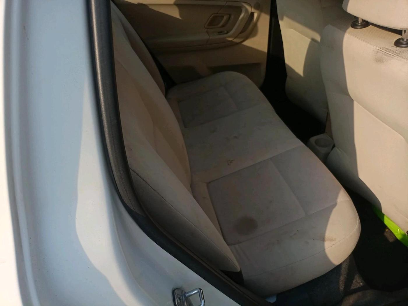 2013 Skoda Fabia AMBITION PLUS 1.2 MPI, Petrol, Manual, 1,15,959 km, interior