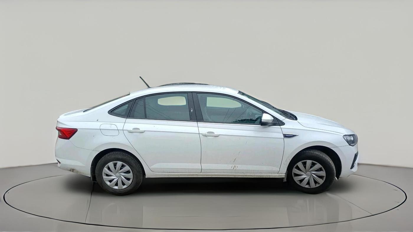 2025 Skoda SLAVIA Classic 1.0L TSI MT, Petrol, Manual, 5,949 km, exterior