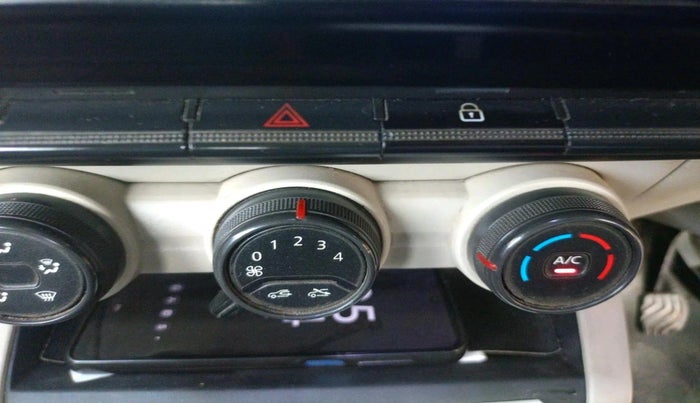 2020 Renault TRIBER RXL MT, Petrol, Manual, 2,24,178 km, interior