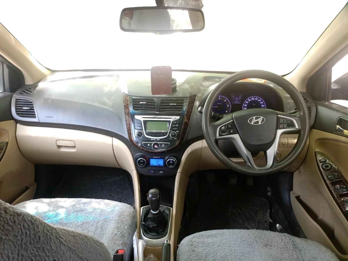 2012 Hyundai Verna FLUIDIC 1.6 CRDI SX, Diesel, Manual, 1,05,953 km, interior