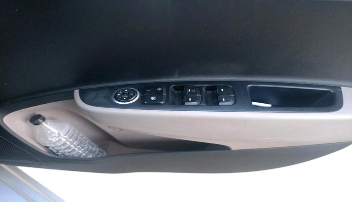 2017 Hyundai Grand i10 SPORTZ 1.2 KAPPA VTVT, Petrol, Manual, 60,669 km, interior