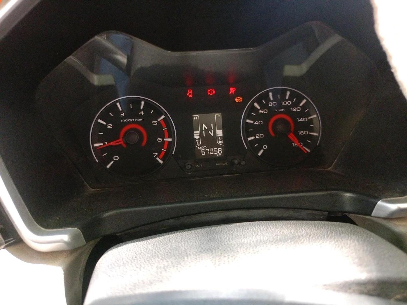 2015 Mahindra Kuv100 K8 D 6 STR, Diesel, Manual, 67,058 km, interior